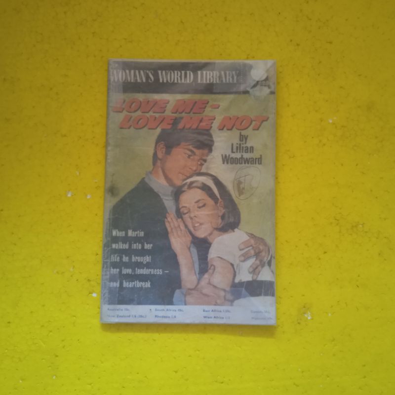 [Woman's Weekly Library] Buku Novel : Love Me Love Me Not - Lilian Woodward - Full English - Bekas -