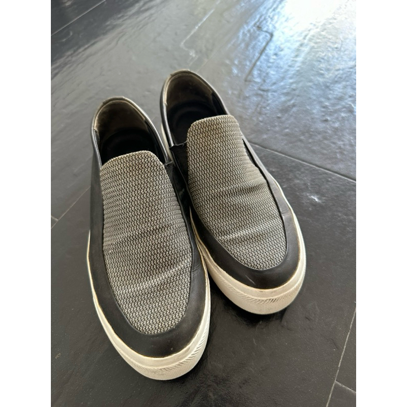 preloved woman shoes DKNY slip on