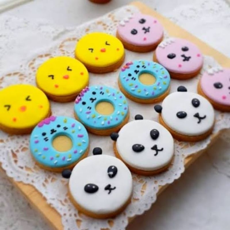 

COOKIES KARAKTER MURAH ENAK HAMPERS SOUVERNIR LEBARAN 125gr