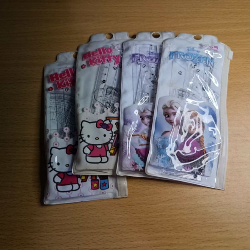 

PENGGARIS SET KARAKTER (HELLO KITTY & FROZEN)