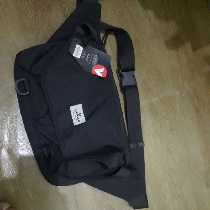 tas selempang airwalk / toda slingbag