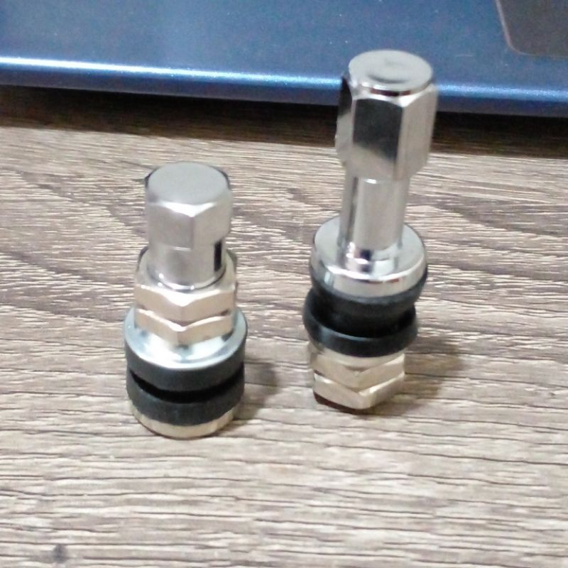 Pentil ban tubles motor mobil