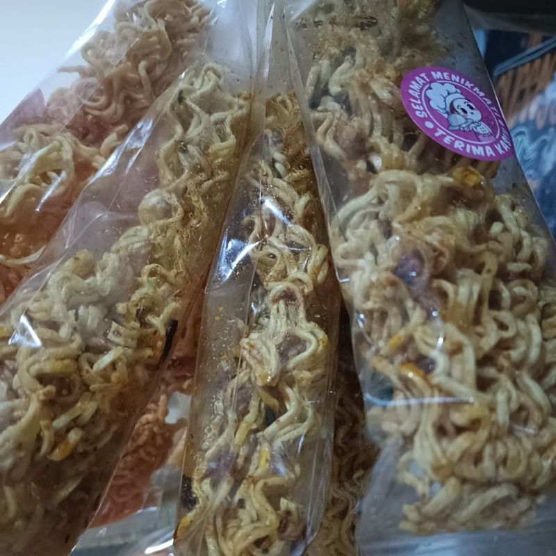 

Mi Kriuk/Kripik Mi/Mi Remes Kemasan Ekonomis 20 Gram/Mi Keriting/Mi gemes/jajanan viral/jajanan SD/snack murah/cemilan murah/keripik/kerupuk