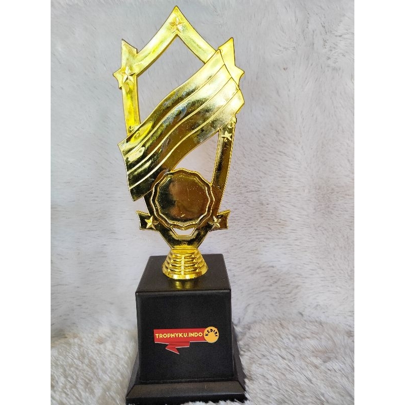 piala figur satu paket 128