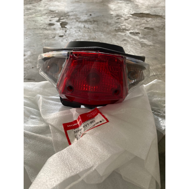 33700-kvy-961 lampu rem stop assy beat karbu ori original ahm 33700kvy961