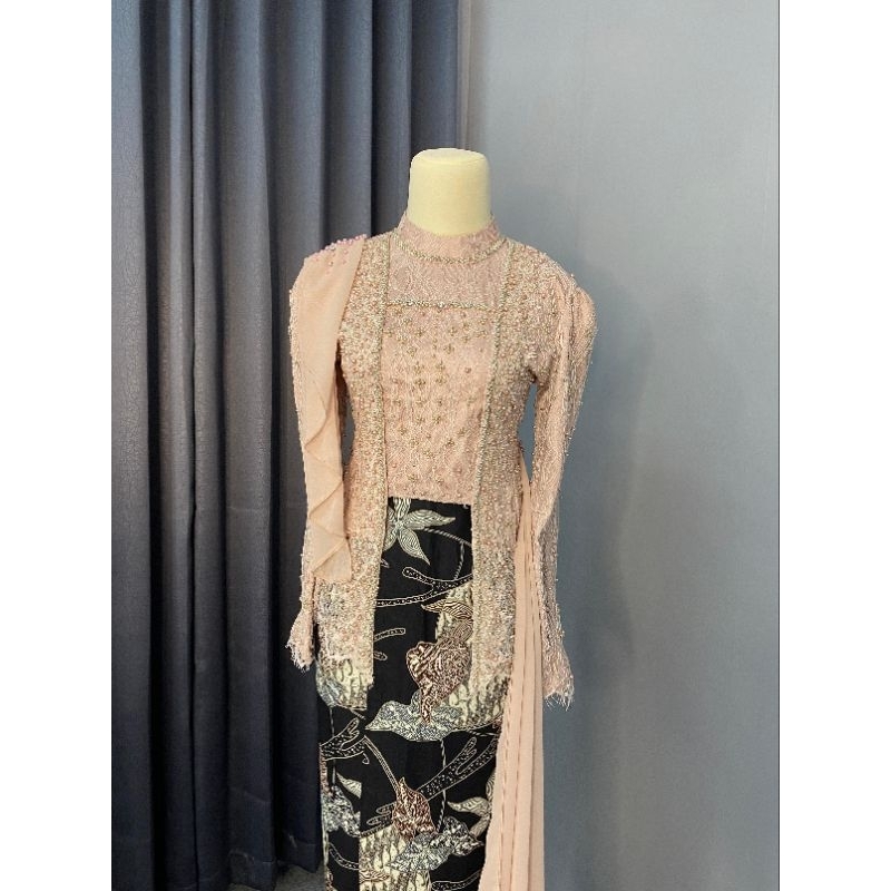 Kebaya Sandra//Kebaya Full Payet Depan//Bahan Chantily Lace