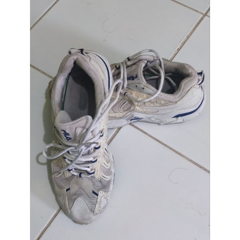 Sepatu Fila Putih Cream