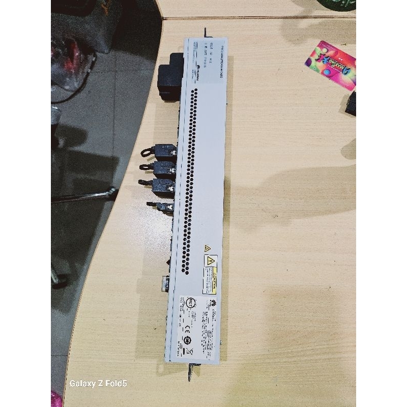DCDU 12B Pembagi arus dc 12V maximal 48V barang sesui foto tidak ada penutup power konektor 4pcs har