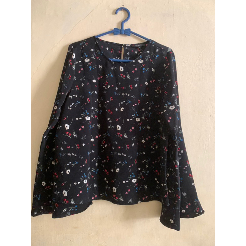 blouse the executive bunga hitam