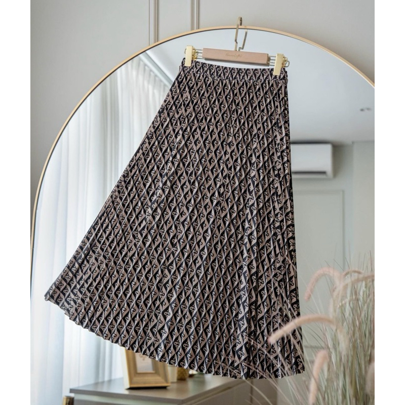 Monogram pleats skirt by heaven light tok plisket monogram heaven light ZURI TUNIK HEAVEN LIGHTS SHA