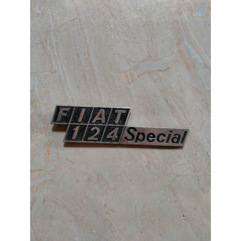 Emblem fiat 124