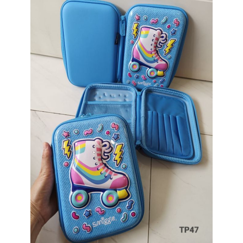 

Tempat pensil Smiggle TP47 Sepatu Roda Biru