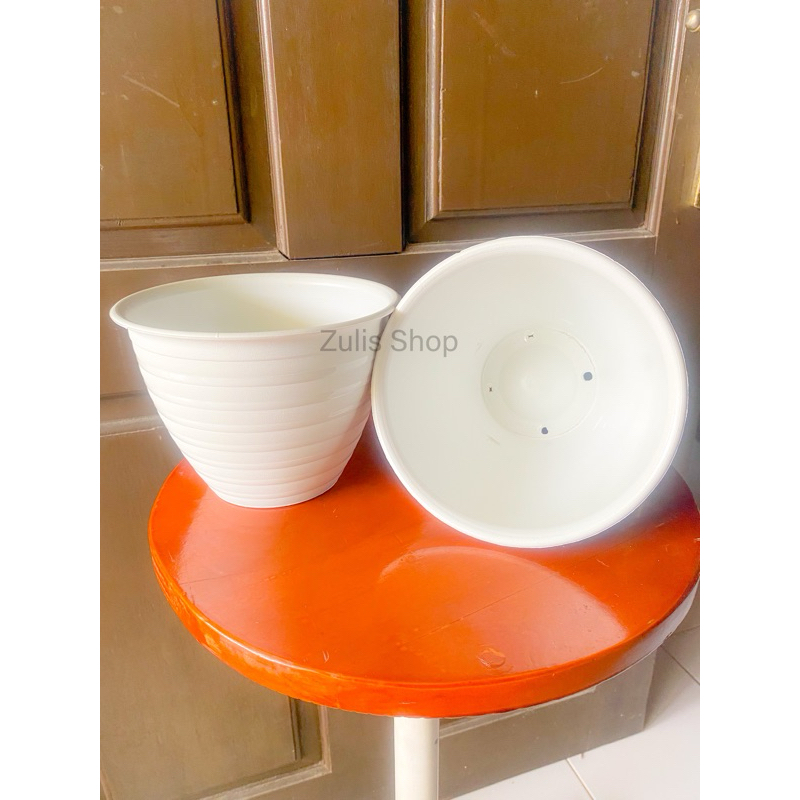 POT BUNGA / TANAMAN MODEL TAWON 25 PUTIH MURAH PKU