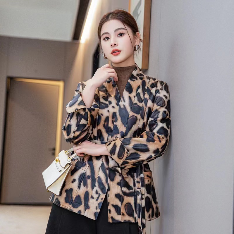 Jaket Kulit Domba Cetak Mode Kelas Atas Baru dari Desainer Setelan Panjang Menengah Wanita Jaket Kul