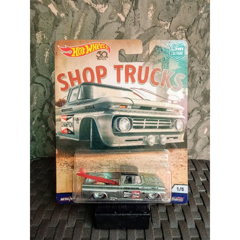 HOTWHEELS PREMIUM CC Shop Trucks Custom '62 Chevy Pickup - 2017
