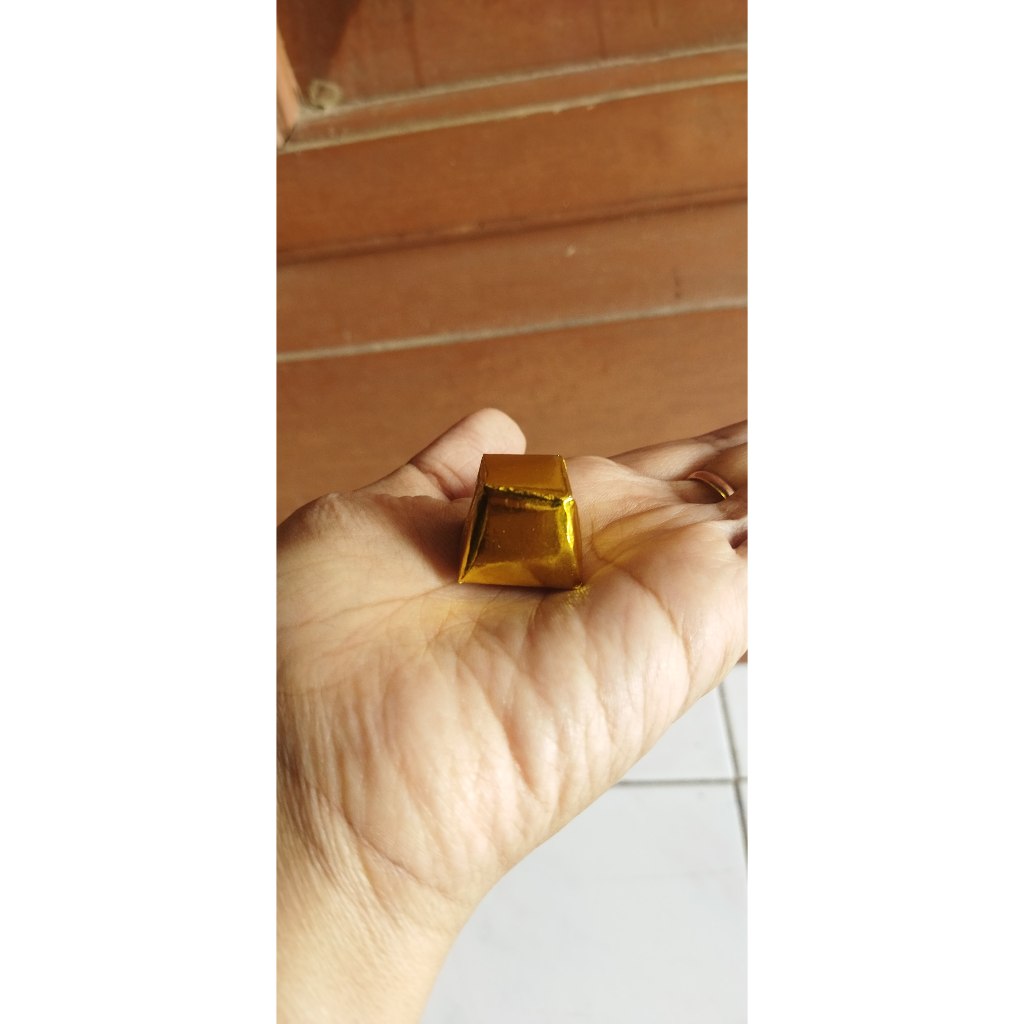 

Coklat Pyramid SQ isi 20 pcs