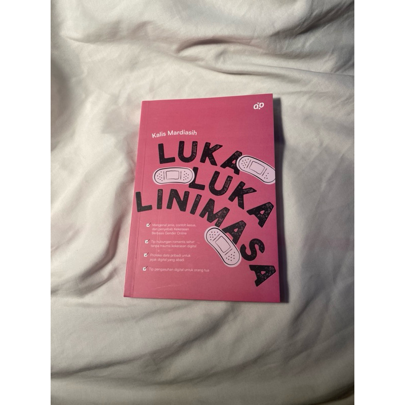 

Buku SIGNED Luka Luka Linimasa Kalis Mardiasih