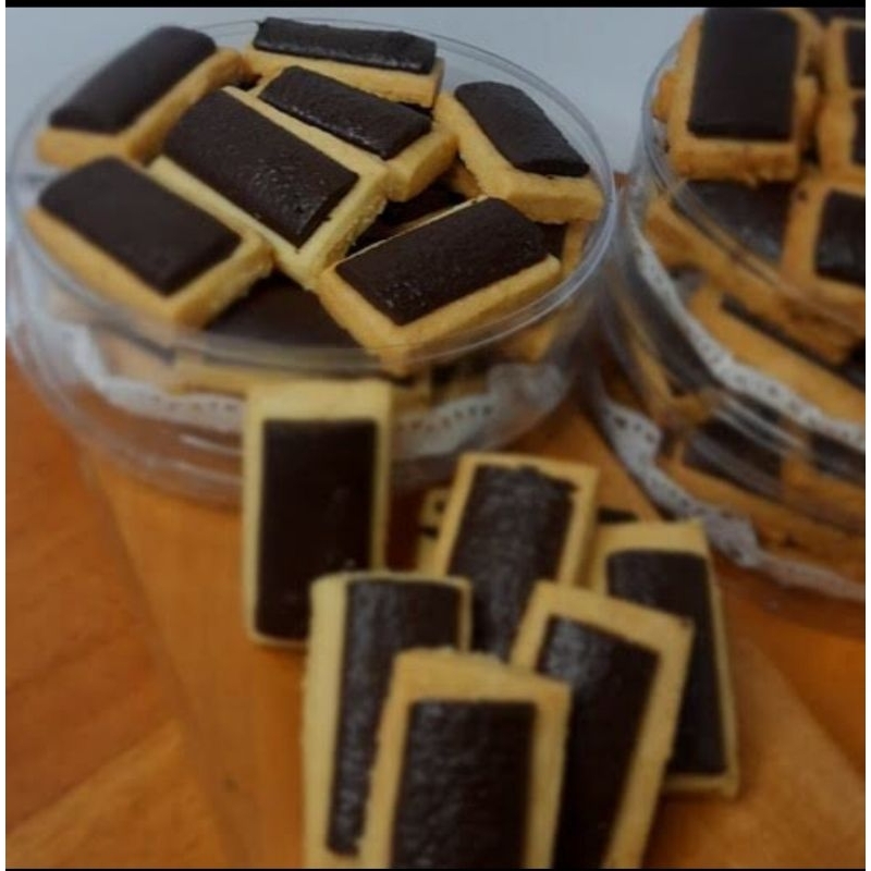 

KUE CHOCO STICK COOKIES topes 600ml
