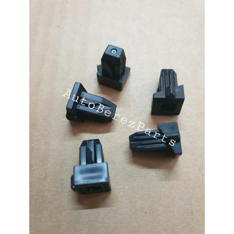 Klip Isuzu Giga Grommet Fender LH Isuzu Giga FVM Original