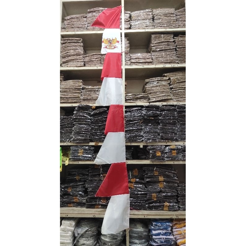 Umbul- umbul merah putih garuda