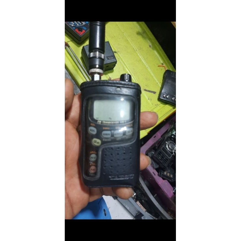 HT Yaesu Vx1R multiband