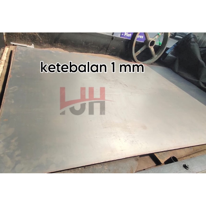 Plat Besi Tebal 1 mm, Plat eser hitam . lebar mulai dari 60 cm.