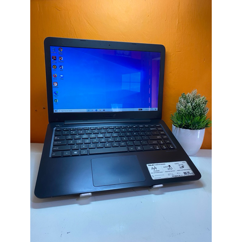 Laptop asus e402y ram 4 gb ssd 256 gb