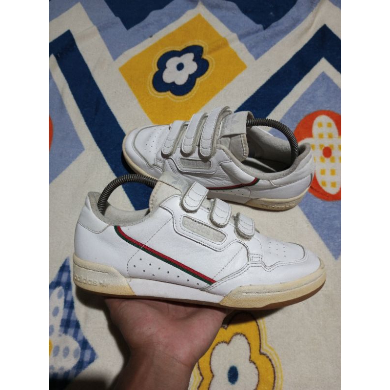 Sepatu Adidas Continental