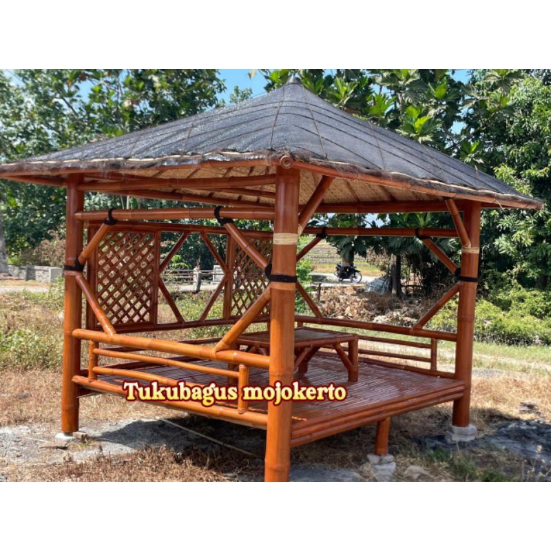 Gazebo bambu untuk cafe taman mojokerto