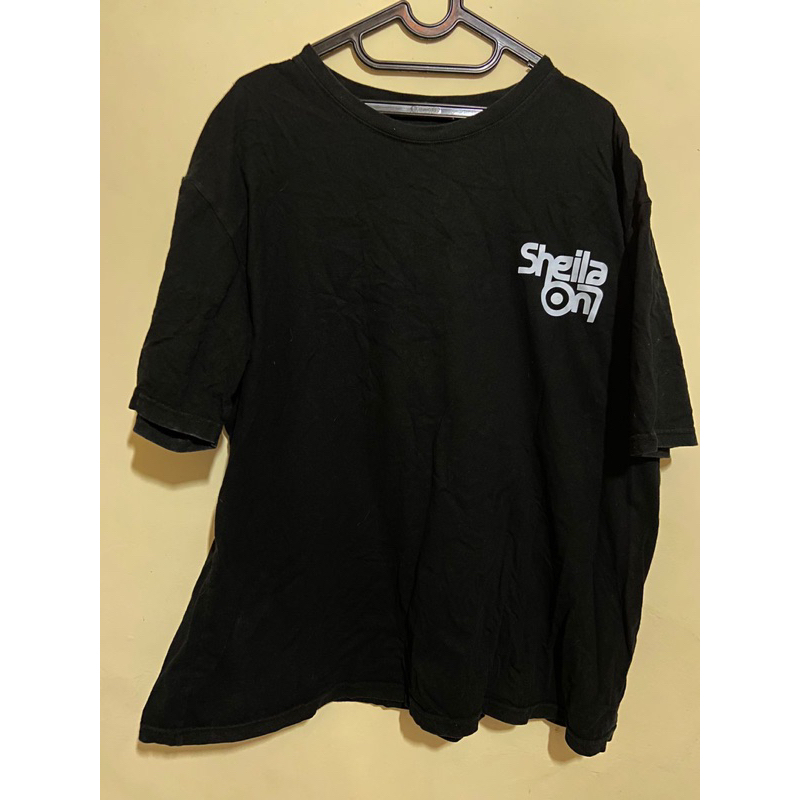 PRELOVED MERCHANDISE KAOS SHEILA ON 7 ORIGINAL