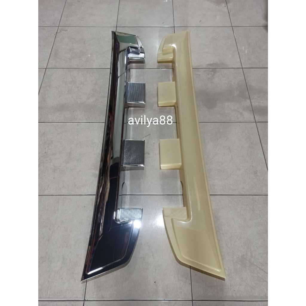 Grille bumper tengah hino 500 cream/chrome