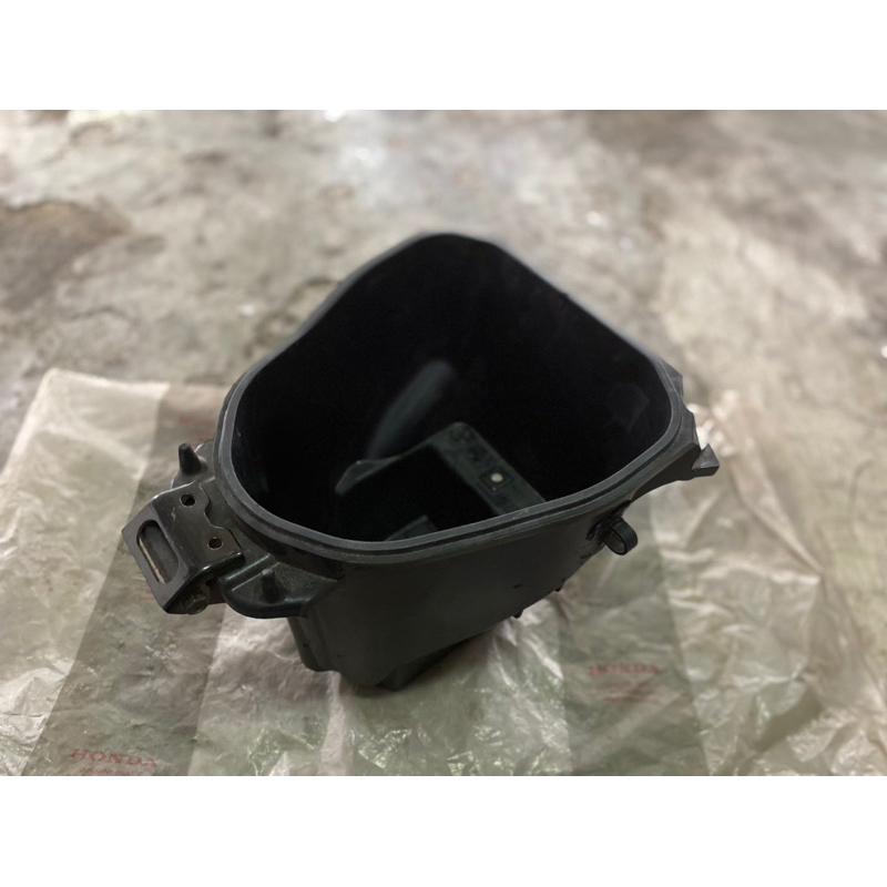 Box Bagasi Box Bawah Jok Motor Revo 110 2009 2010 8125A-KWW-A00 Original Ahm BOX BAGASI REVO ABS/110