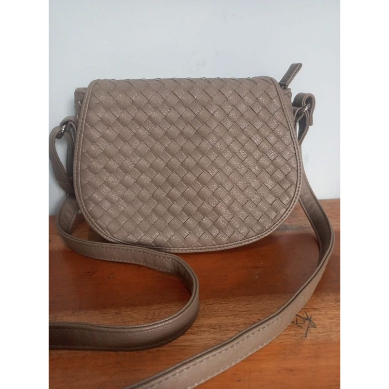Sling bag anyam ala bottega veneta