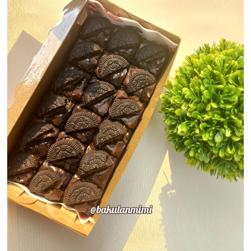 

Fudgy brownis/BrownisPanggang/Ukuran medium Topping/brownissekat