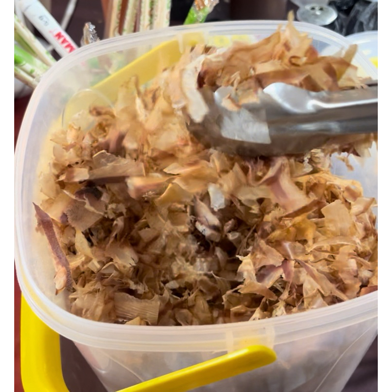 

Katsuobushi takoyaki (ikan cakalang)