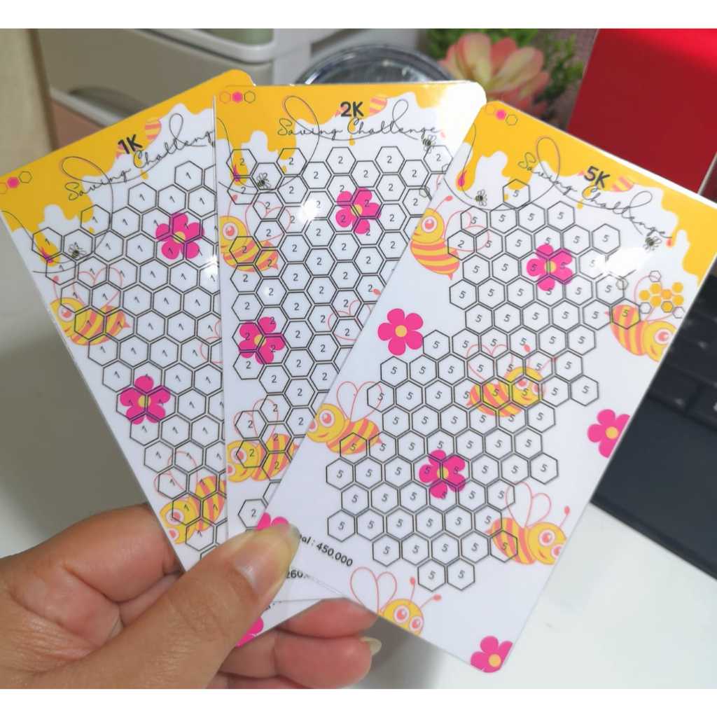 

ZIPLOCK TRACKER NOMINAL UKURAN A6 MOTIF BEE DENGAN GLOSSY LAMINATING