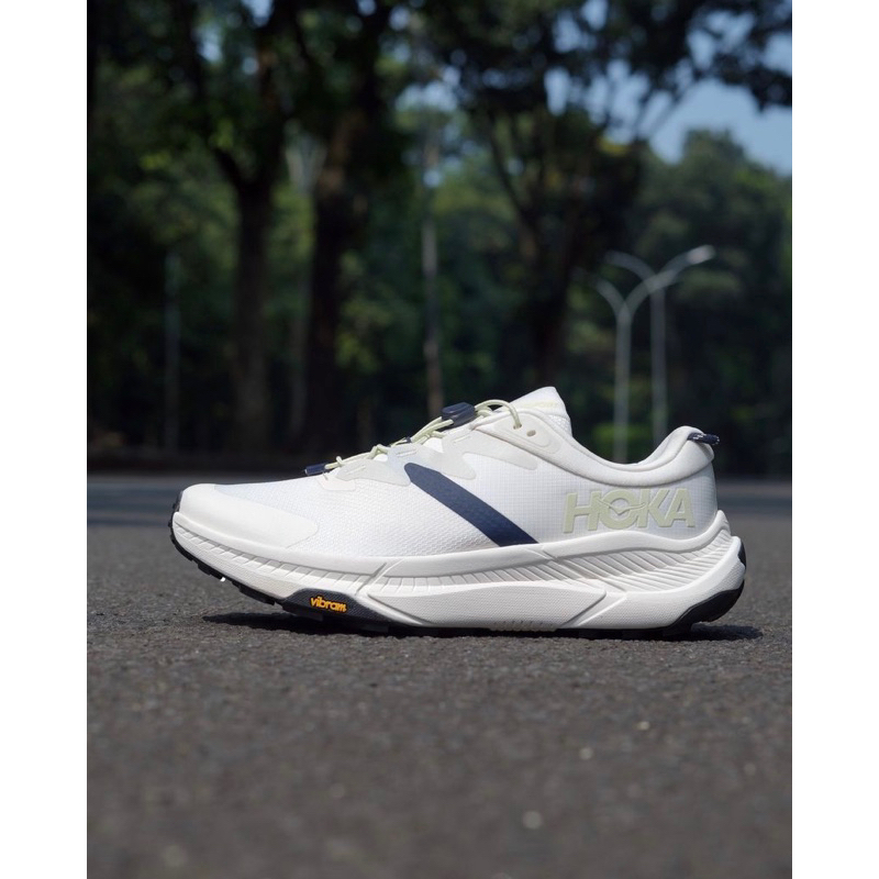 Secondhand Hokka transport shoes