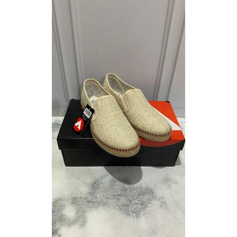 Sepatu Airwalk Beige/Krem