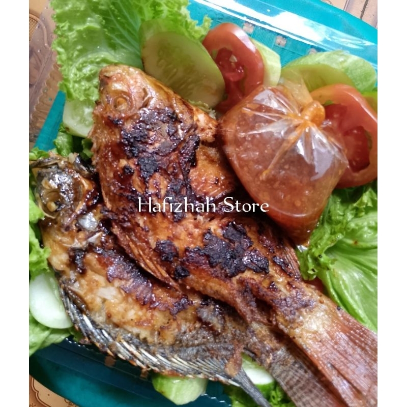 

Ikan Nila Bakar Free lalapan dan sambal