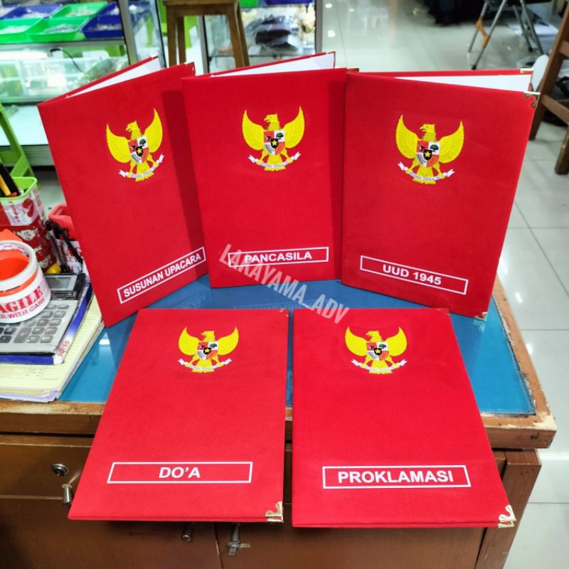 

satu paket map upacara dengan logo proses sablon