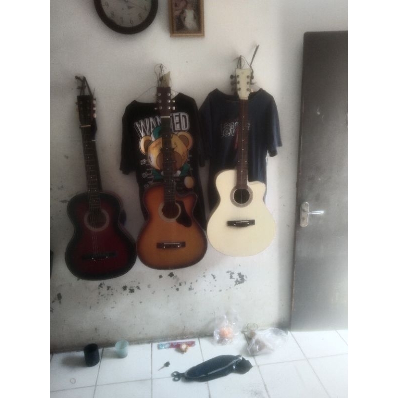 gitar akustik Yamaha