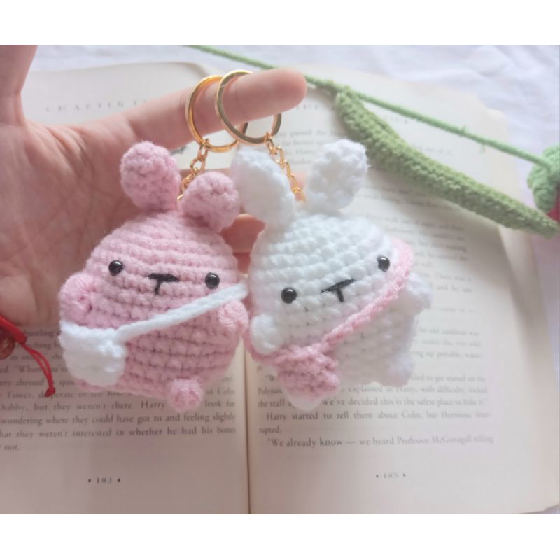 Gantungan kunci rajut kelinci pink putih dengan tas mini - Crochet keychain bunny with mini bag