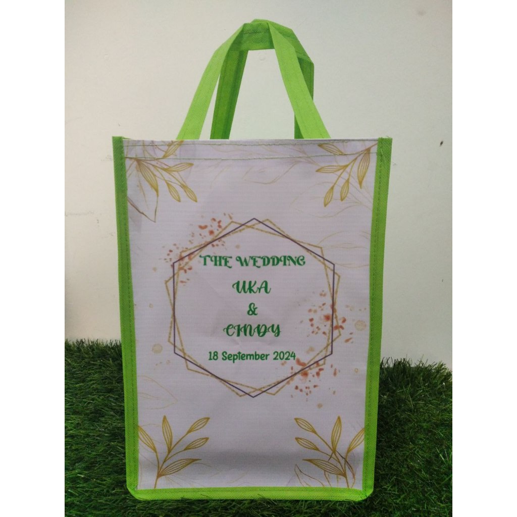 

Tas Souvenir/ Tas Hajatan/Tas Berkat/ ukuran 20x18x30 / Free Desain