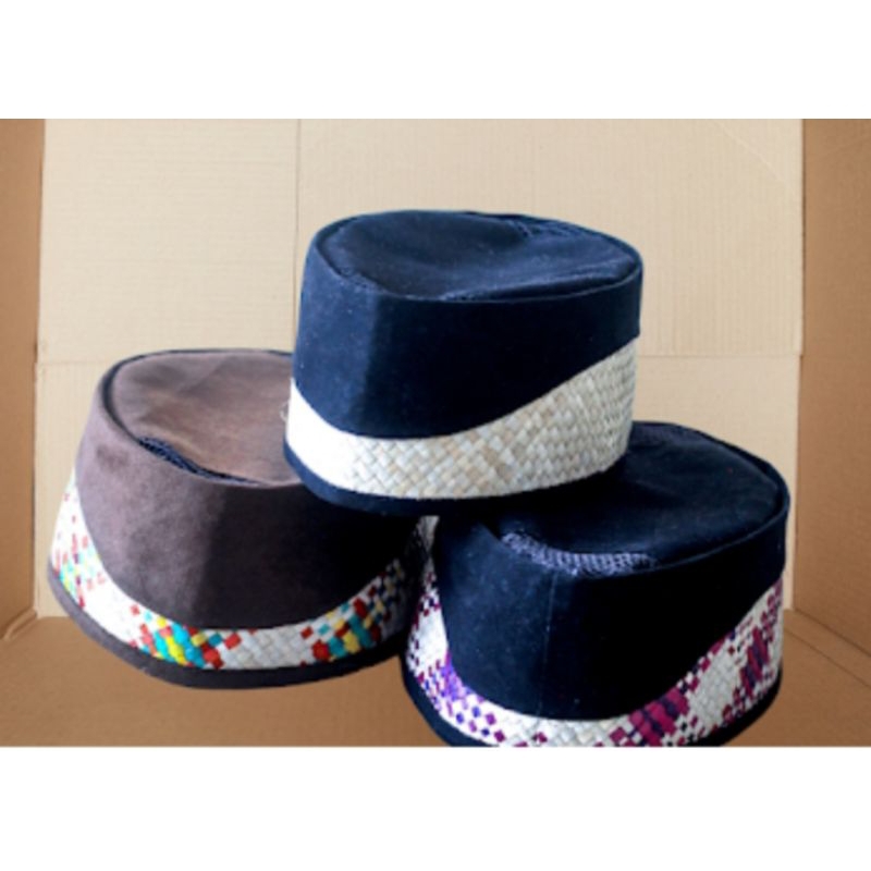 Peci List Anyaman Daun Pandan Khas Banjar Pandeglang Banten