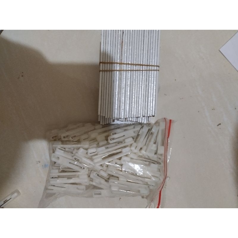 

BAHAN AKRILIK + PENITI 100 biji