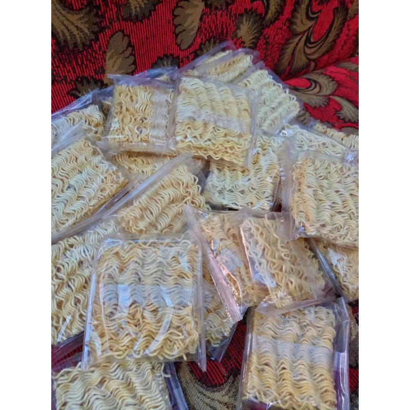 

MIE YOKI _ MIE BENGKANG _ MIE ALA ISI 20 PCS