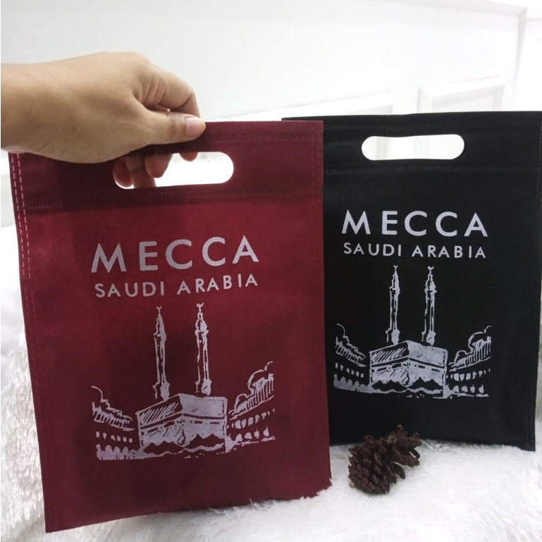 

Tas oleh-oleh haji umroh / Tas souvenir haji umroh / Goodie Bag souvenir haji umroh / Goodie Bag oleh oleh haji umroh