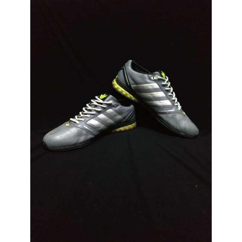 Sepatu Second / Sepatu Bekas / Sepatu Futsal / Running Adidas Mega Soft Cell Kulit - Size : 43,5 - I