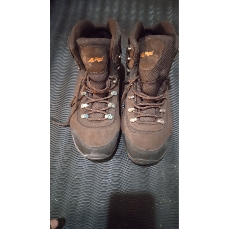 sepatu outdoor second