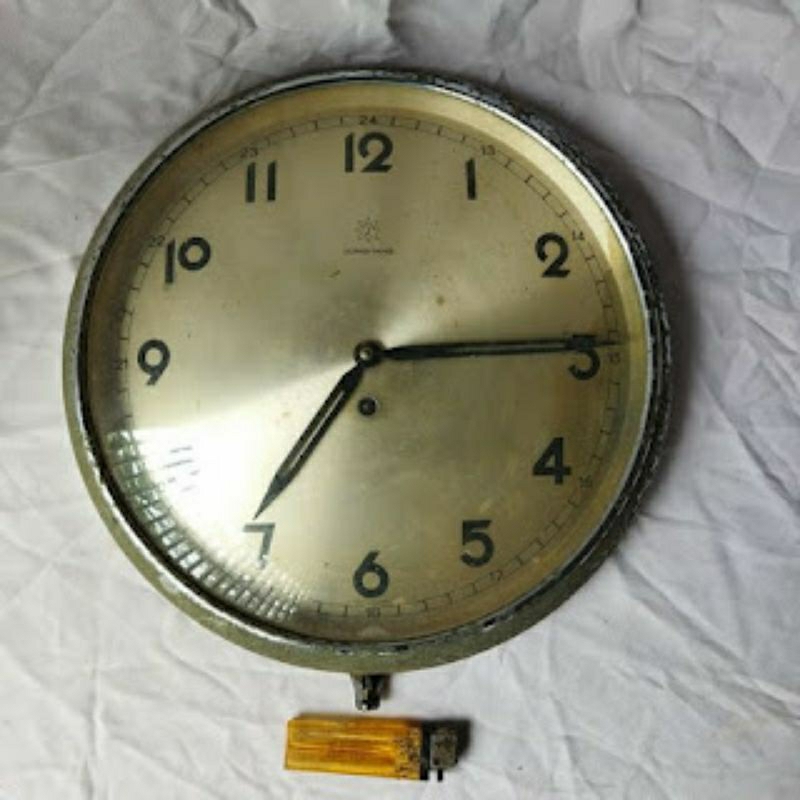 Pajangan Vintage Jam Junghans Kaca Cembung Germany